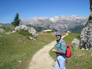 Adolf beim Wandern unterwegs